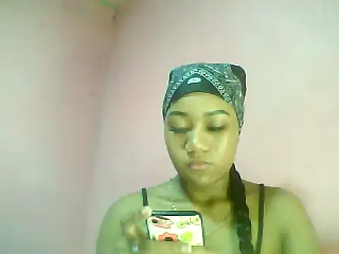 Snapshot of Fariana01 chatting on 12.29.24 Fariana01 online show from 12.29.24