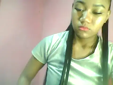 Snapshot of Fariana01 chatting on 12.30.24 Fariana01 online show from 12.30.24