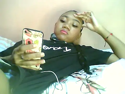 Snapshot of Fariana01 chatting on 02.08.25 Fariana01 online show from 02.08.25