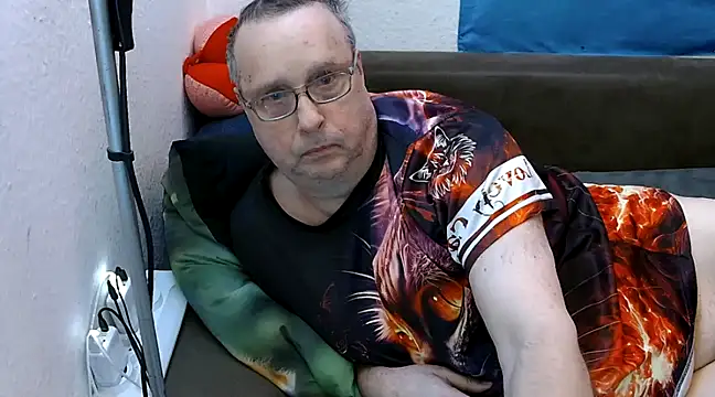 Snapshot of Manfred1012 chatting on 02.26.25 Manfred1012 online show from 02.26.25