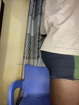 Snapshot of Suckmehar chatting on 12.25.24 Suckmehar online show from 12.25.24