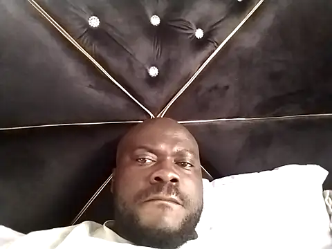 Snapshot of Suckmehar chatting on 02.13.25 Suckmehar online show from 02.13.25