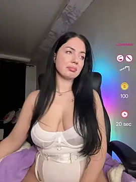 Snapshot of BellaaNoir chatting on 04.29.26 BellaaNoir online show from 04.29.26