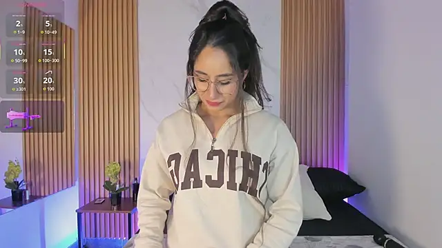 Snapshot of Julia_Martinez_ chatting on 02.24.26 Julia Martinez online show from 02.24.26