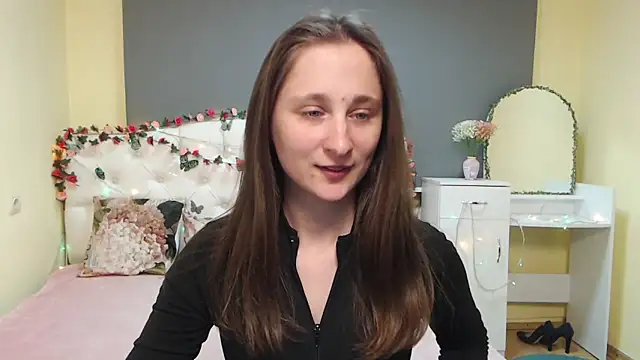 Snapshot of MichelLeee chatting on 03.17.26 MichelLeee online show from 03.17.26