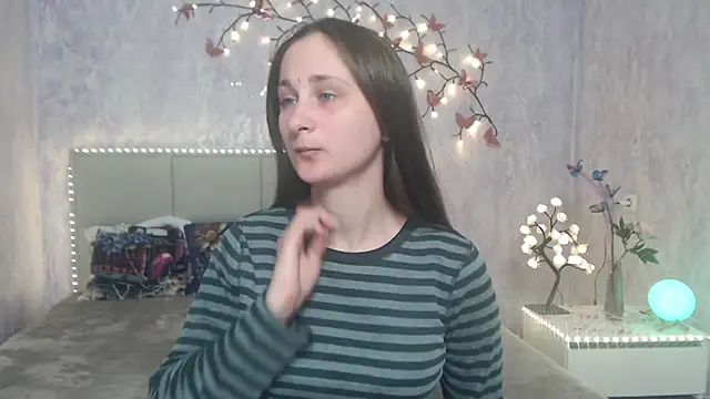 Snapshot of MichelLeee chatting on 03.24.26 MichelLeee online show from 03.24.26