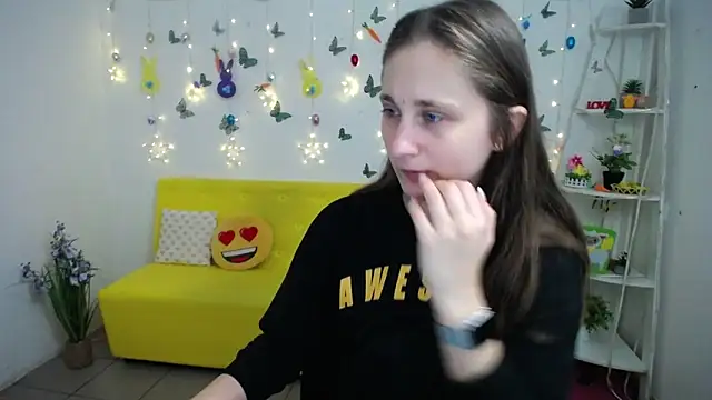 Snapshot of MichelLeee chatting on 04.01.26 MichelLeee online show from 04.01.26