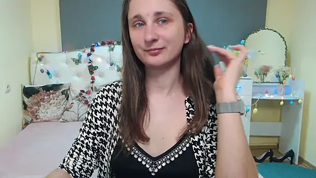 Snapshot of MichelLeee chatting on 04.02.26 MichelLeee online show from 04.02.26