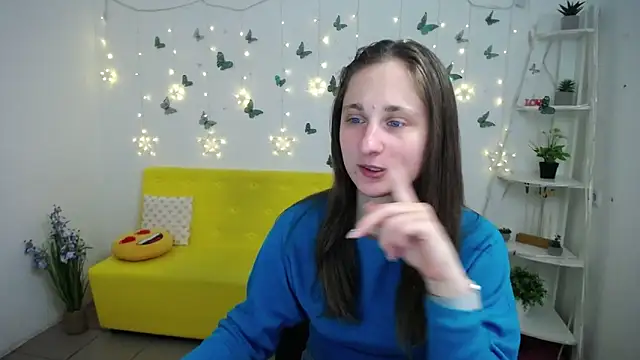 Snapshot of MichelLeee chatting on 04.15.26 MichelLeee online show from 04.15.26