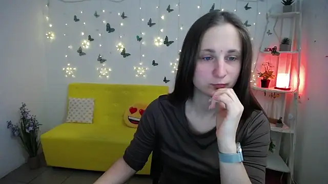 Snapshot of MichelLeee chatting on 04.16.26 MichelLeee online show from 04.16.26