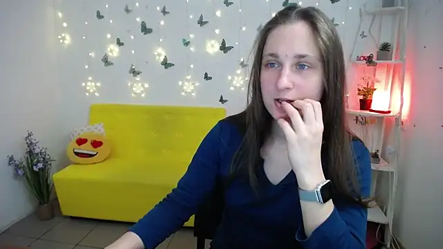 Snapshot of MichelLeee chatting on 04.17.26 MichelLeee online show from 04.17.26