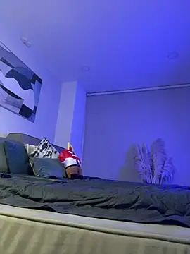 Snapshot of DimitriSullivan_ chatting on 02.21.25 DimitriSullivan online show from 02.21.25