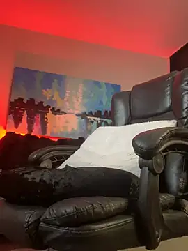 Snapshot of DimitriSullivan_ chatting on 03.04.25 DimitriSullivan online show from 03.04.25