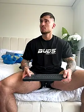 Snapshot of DimitriSullivan_ chatting on 09.17.25 DimitriSullivan online show from 09.17.25