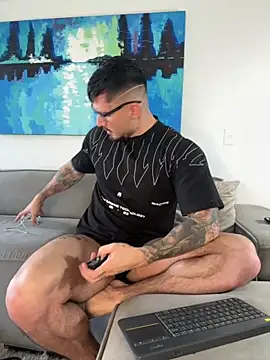 Snapshot of DimitriSullivan_ chatting on 09.26.25 DimitriSullivan online show from 09.26.25