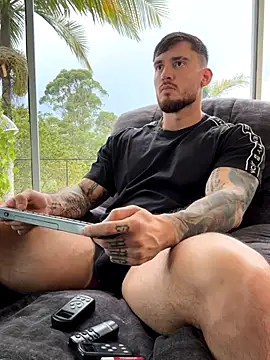 Snapshot of DimitriSullivan_ chatting on 10.24.25 DimitriSullivan online show from 10.24.25