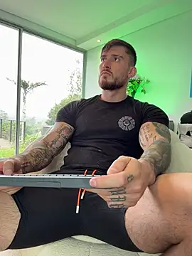 Snapshot of DimitriSullivan_ chatting on 11.20.25 DimitriSullivan online show from 11.20.25