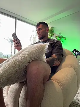 Snapshot of DimitriSullivan_ chatting on 12.02.25 DimitriSullivan online show from 12.02.25