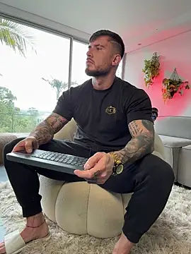 Snapshot of DimitriSullivan_ chatting on 12.04.25 DimitriSullivan online show from 12.04.25