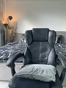 Snapshot of DimitriSullivan_ chatting on 01.14.26 DimitriSullivan online show from 01.14.26