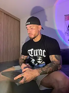 Snapshot of DimitriSullivan_ chatting on 05.18.26 DimitriSullivan online show from 05.18.26