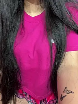 Snapshot of Velyn_18 chatting on 11.11.25 Velyn 18 online show from 11.11.25