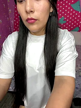 Snapshot of Velyn_18 chatting on 11.25.25 Velyn 18 online show from 11.25.25