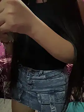 Snapshot of Velyn_18 chatting on 12.17.25 Velyn 18 online show from 12.17.25