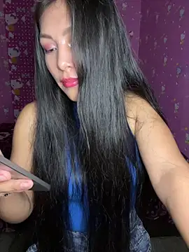 Snapshot of Velyn_18 chatting on 12.23.25 Velyn 18 online show from 12.23.25