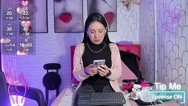 Snapshot of Ella_Rousse chatting on 02.14.25 Ella Rousse online show from 02.14.25