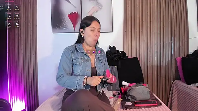 Snapshot of Ella_Rousse chatting on 09.27.25 Ella Rousse online show from 09.27.25