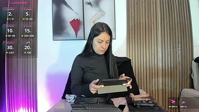 Snapshot of Ella_Rousse chatting on 10.14.25 Ella Rousse online show from 10.14.25