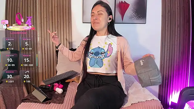 Snapshot of Ella_Rousse chatting on 10.24.25 Ella Rousse online show from 10.24.25