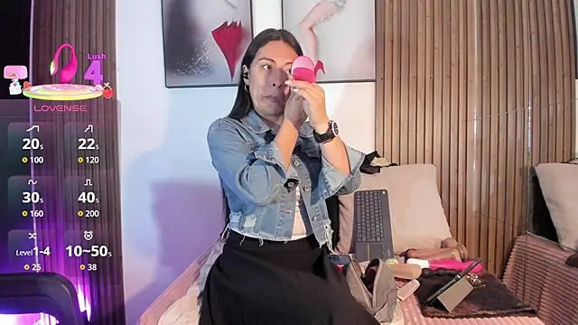 Snapshot of Ella_Rousse chatting on 12.18.25 Ella Rousse online show from 12.18.25