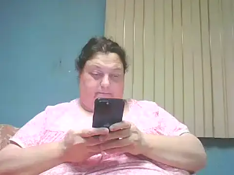 Snapshot of Honeybee2025 chatting on 01.04.25 Honeybee2025 online show from 01.04.25