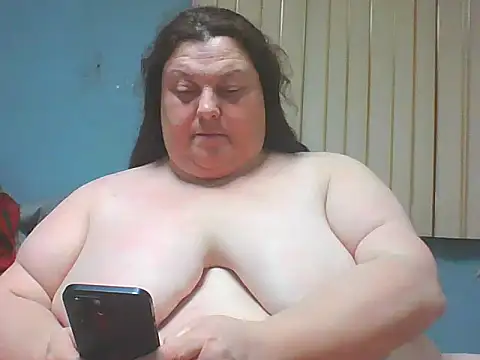 Snapshot of Honeybee2025 chatting on 02.13.25 Honeybee2025 online show from 02.13.25