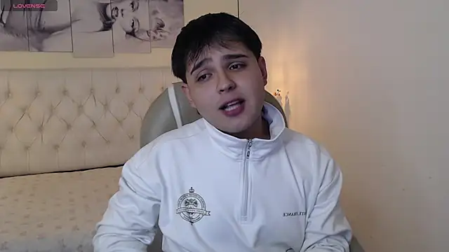 Snapshot of AndrewPherson chatting on 01.10.25 AndrewPherson online show from 01.10.25