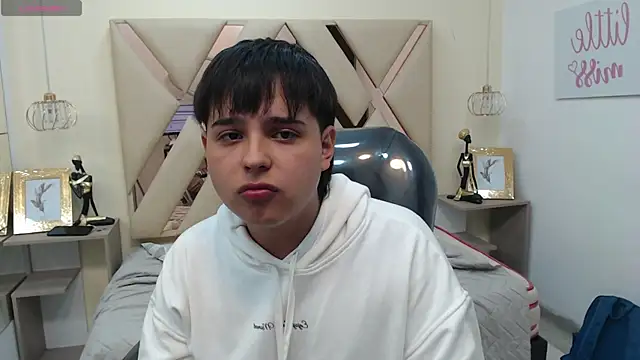 Snapshot of AndrewPherson chatting on 01.13.25 AndrewPherson online show from 01.13.25