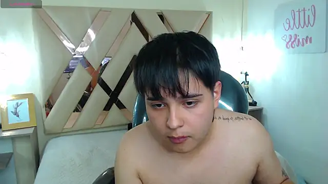 Snapshot of AndrewPherson chatting on 01.23.25 AndrewPherson online show from 01.23.25