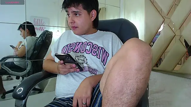 Snapshot of AndrewPherson chatting on 01.23.25 AndrewPherson online show from 01.23.25