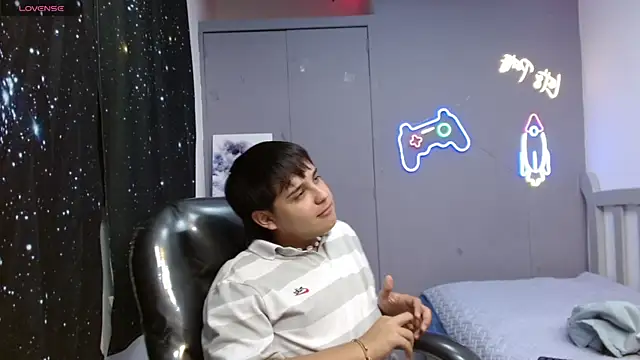 Snapshot of AndrewPherson chatting on 01.27.25 AndrewPherson online show from 01.27.25