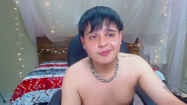 Snapshot of AndrewPherson chatting on 02.08.25 AndrewPherson online show from 02.08.25