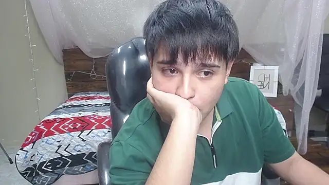 Snapshot of AndrewPherson chatting on 02.09.25 AndrewPherson online show from 02.09.25