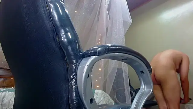 Snapshot of AndrewPherson chatting on 02.10.25 AndrewPherson online show from 02.10.25