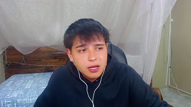 Snapshot of AndrewPherson chatting on 02.17.25 AndrewPherson online show from 02.17.25