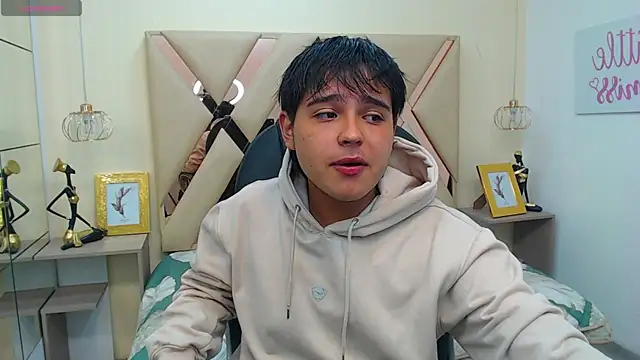 Snapshot of AndrewPherson chatting on 02.27.25 AndrewPherson online show from 02.27.25