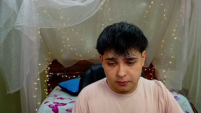 Snapshot of AndrewPherson chatting on 03.11.25 AndrewPherson online show from 03.11.25