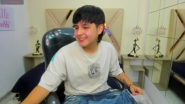 Snapshot of AndrewPherson chatting on 04.12.26 AndrewPherson online show from 04.12.26