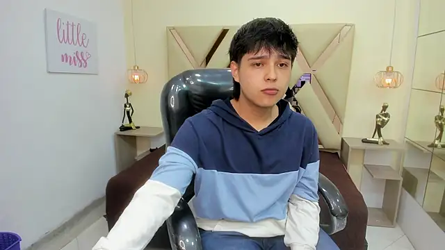 Snapshot of AndrewPherson chatting on 04.14.26 AndrewPherson online show from 04.14.26