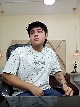 Snapshot of AndrewPherson chatting on 04.15.26 AndrewPherson online show from 04.15.26